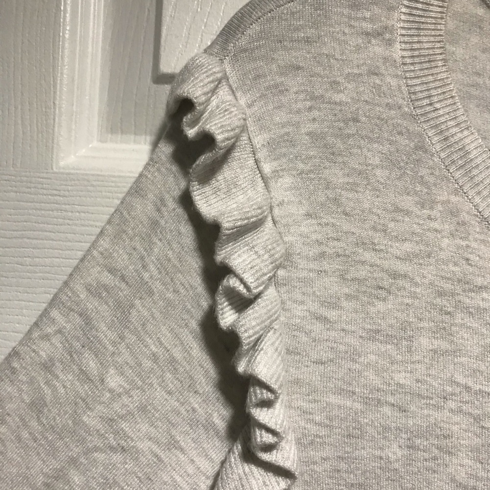 ๐ Zara Ruffled Sleeve Cardigan - Picture 3 of 4